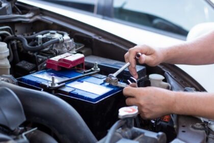 Berapa Lama Umur Aki Mobil Normal