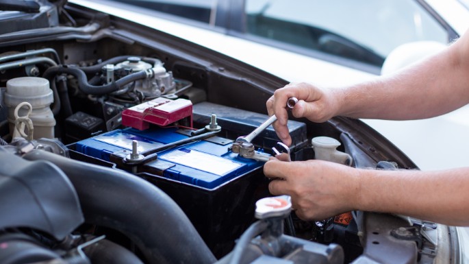 Berapa Lama Umur Aki Mobil Normal
