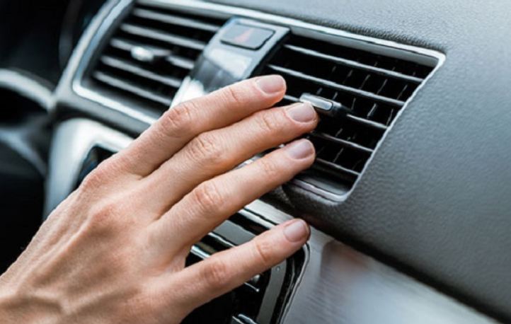 Penyebab AC Mobil Bau Asam