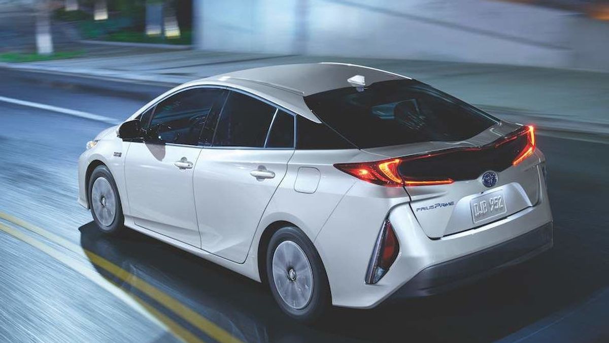 Perbedaan Mobil Listrik, Hybrid, dan Bensin