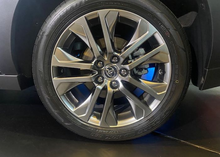 Ukuran Ban Innova Reborn Terbaru