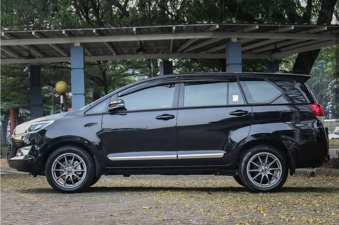 Ukuran Ban Innova Reborn Terbaru