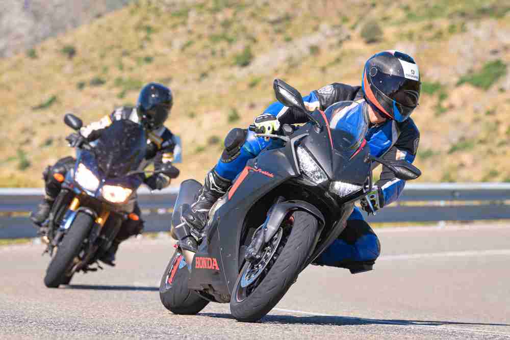 Berkendara Motor Kopling di Tanjakan