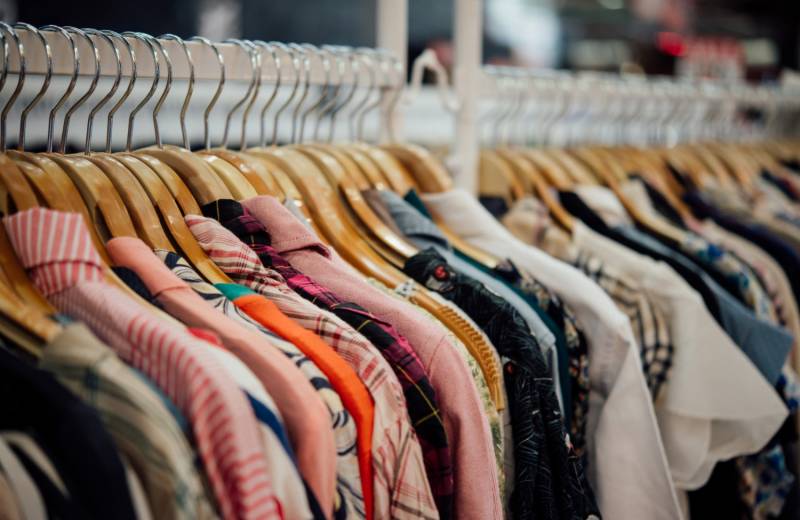 Bisnis Thrift Shop Pakaian Bekas Online