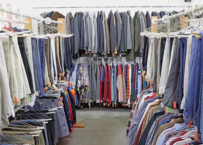 Bisnis Thrift Shop Pakaian Bekas Online