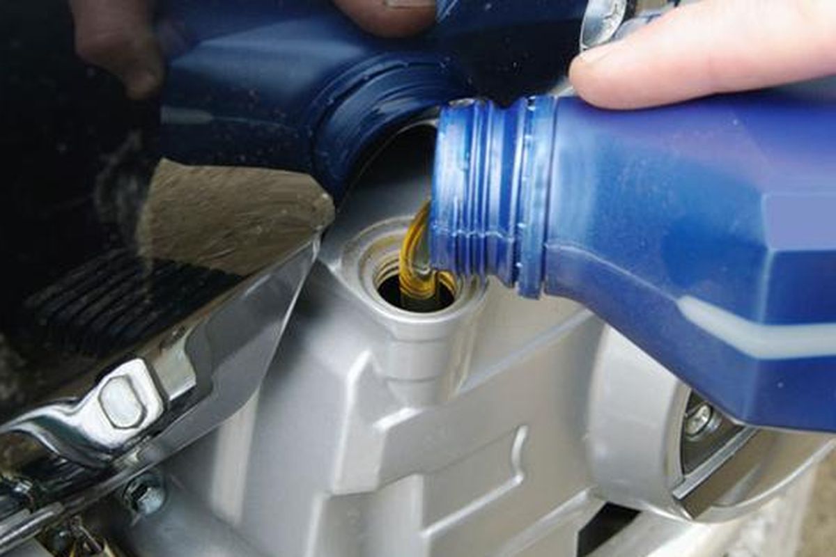 Cara Membedakan Oli Palsu dan Asli untuk Motor Matic