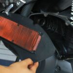 Cara Membersihkan Filter Udara Motor Injeksi yang Kotor