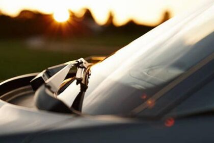 Cara Mengatasi Kaca Mobil Berembun Saat Hujan Tanpa AC