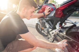 Cara Menghilangkan Baret di Motor