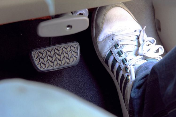 Cara Menghitung Jarak Aman Pengereman Mobil