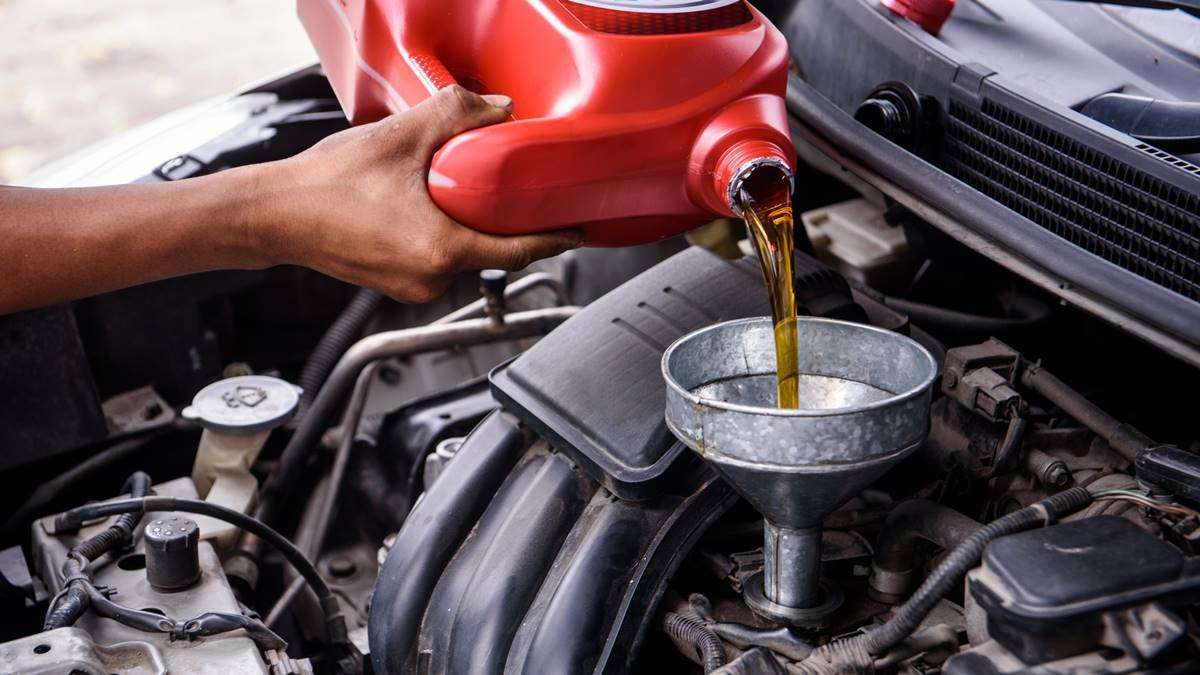 Ganti Oli Mobil Berapa Km