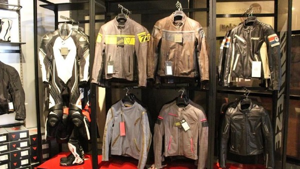 Memilih Jaket Motor Touring yang Aman