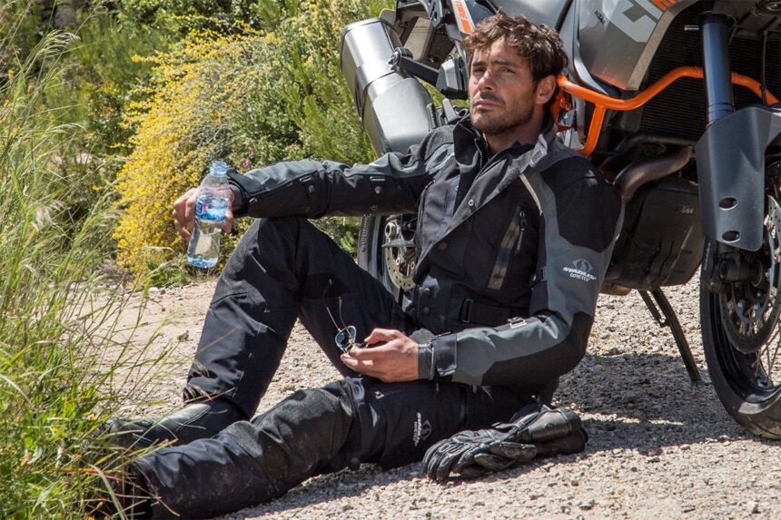Memilih Jaket Motor Touring yang Aman