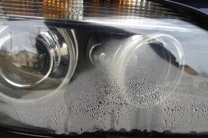 Mengatasi Headlamp Mobil Berembun Saat Musim Hujan