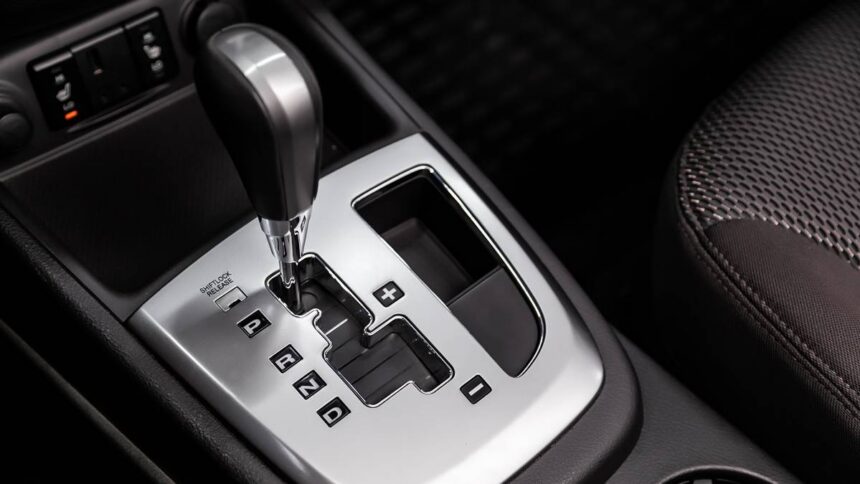 Mengemudi Mobil Matic di Turunan Curam