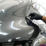 Menghilangkan Baret Halus pada Mobil Warna Hitam