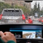 Tips Aman Berkendara Mobil saat Musim Hujan