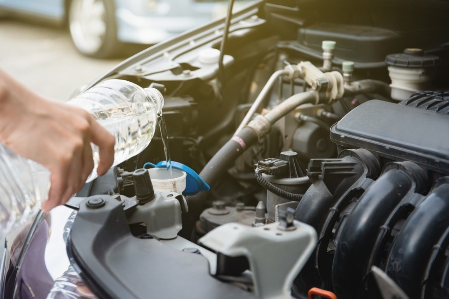 Tips Memilih Air Radiator Mobil