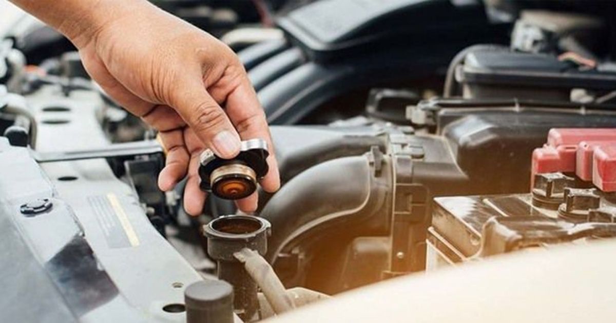 Tips Memilih Air Radiator Mobil