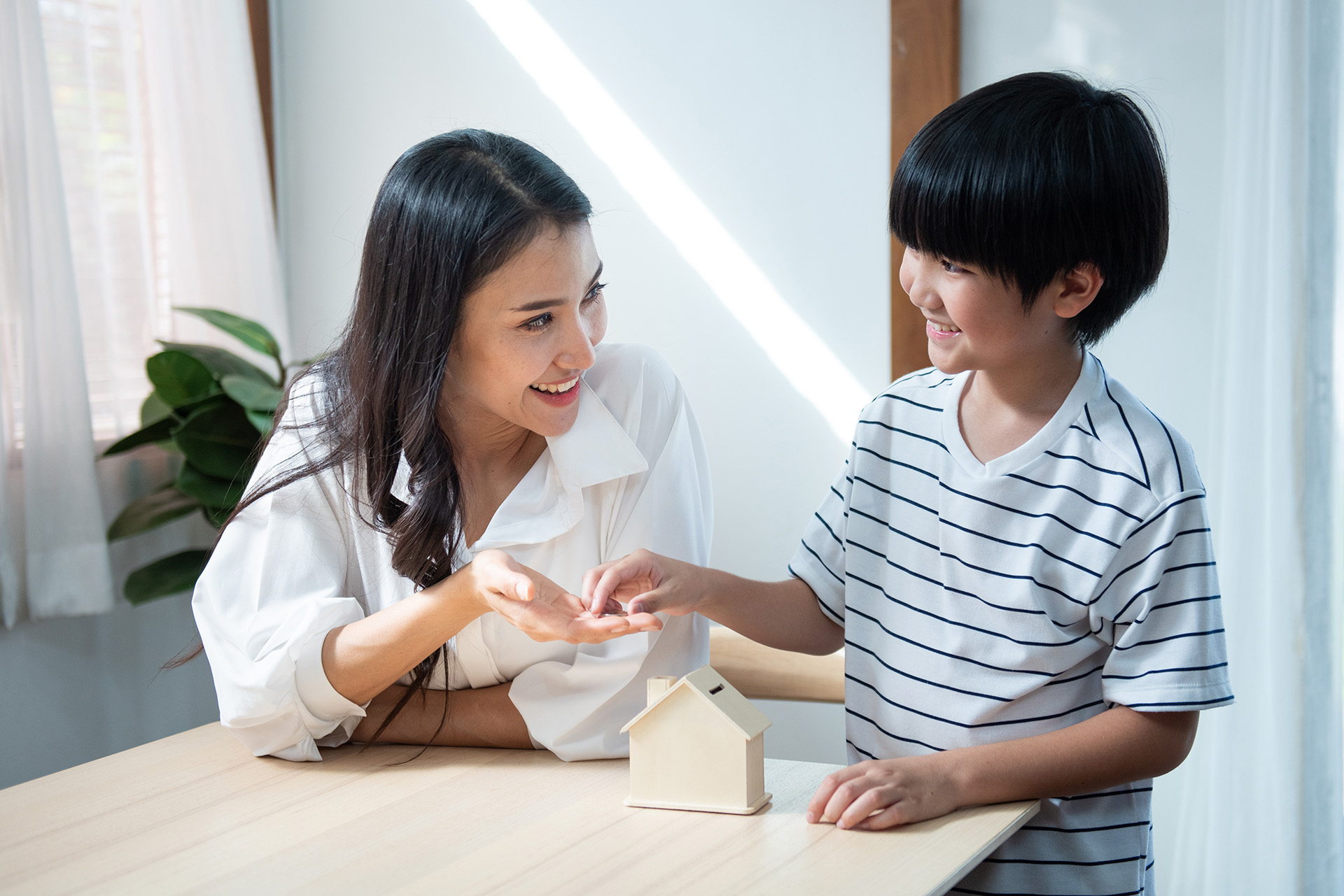 Cara Ajarkan Anak Kelola Uang Sejak Dini