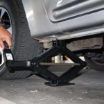 Cara Dongkrak Mobil yang Benar