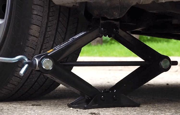 Cara Dongkrak Mobil yang Benar 