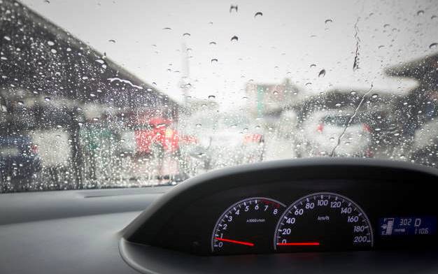 Cara Mengatasi Embun di Kaca Mobil