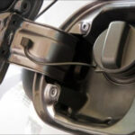 Cara Mengetahui Posisi Tangki Bensin dari Dalam Mobil