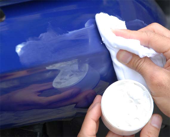Cara Menghilangkan Goresan Halus pada Bodi Motor