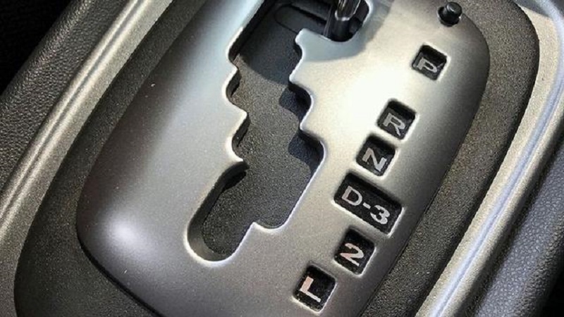 Cara Menyetir Mobil Matic untuk Pemula