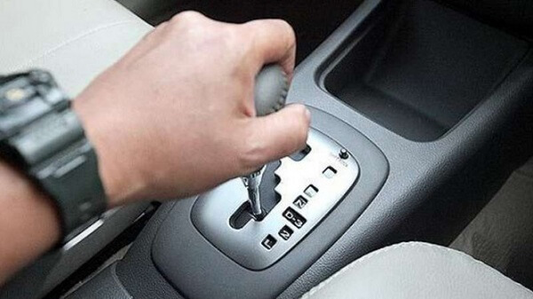 Cara Menyetir Mobil Matic untuk Pemula