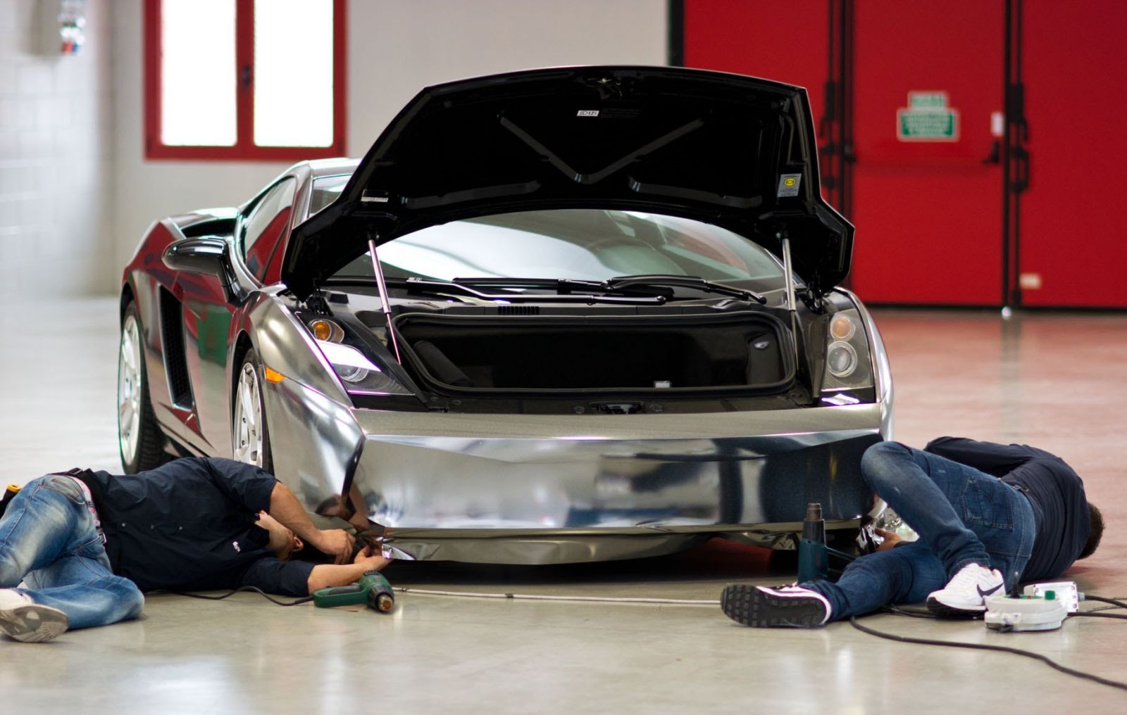 Cara Merawat Stiker Mobil