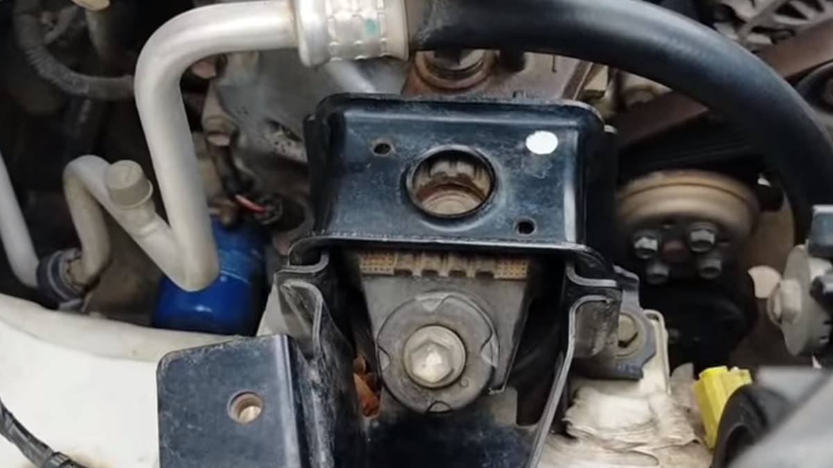 Engine Mouting Mobil Mengalami Kerusakan