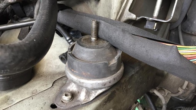 Engine Mouting Mobil Mengalami Kerusakan