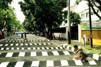 Menabrak Polisi Tidur bagi Dudukan Mesin Motor