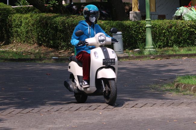 Menabrak Polisi Tidur bagi Dudukan Mesin Motor