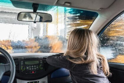 Mengapa Anak Kecil Tak Boleh Duduk di Jok Depan Mobil