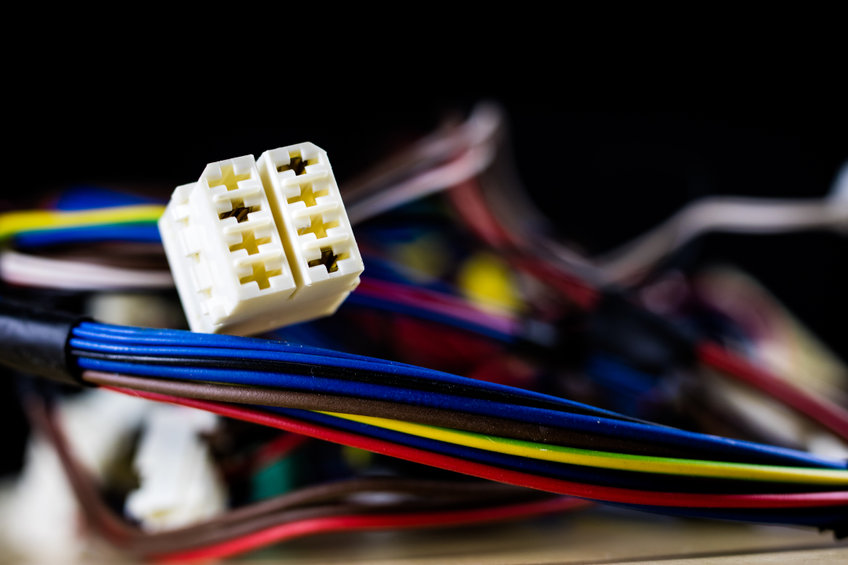 Menjaga Kabel dan Soket di Ruang Mesin Mobil