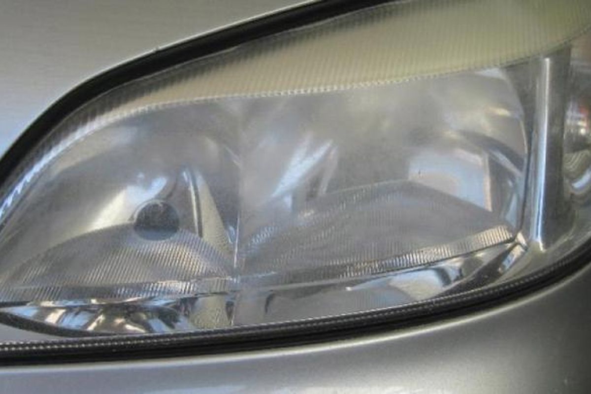 Penyebab Headlamp Mobil Berembun