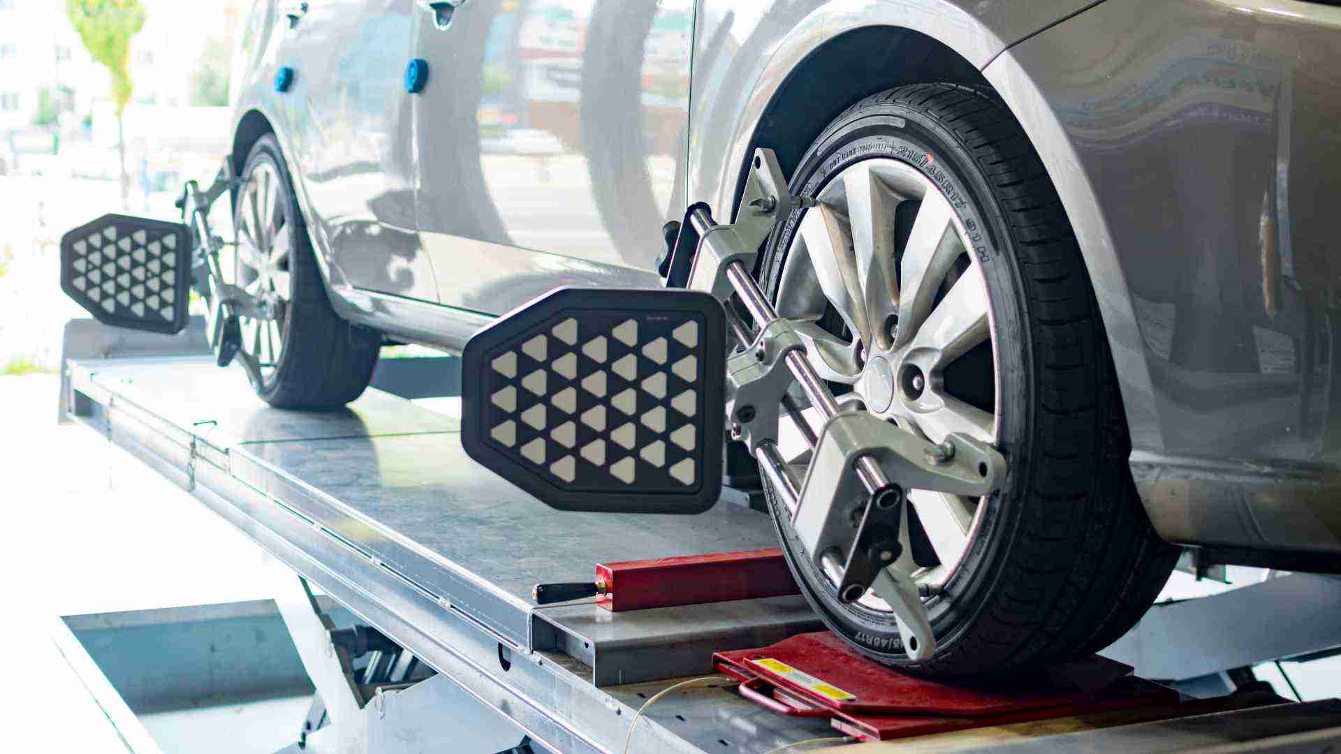 Biaya Spooring dan Balancing Pada Ban Mobil