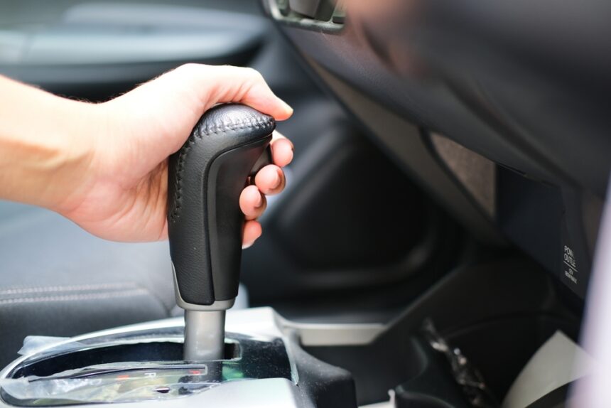 Cara Melakukan Pengereman Darurat pada Mobil