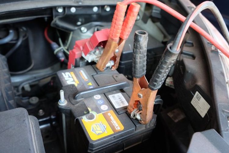 Cara Melepas Aki Mobil yang Benar