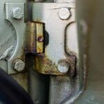 Cara Mengatasi Karat di Engsel Pintu Mobil