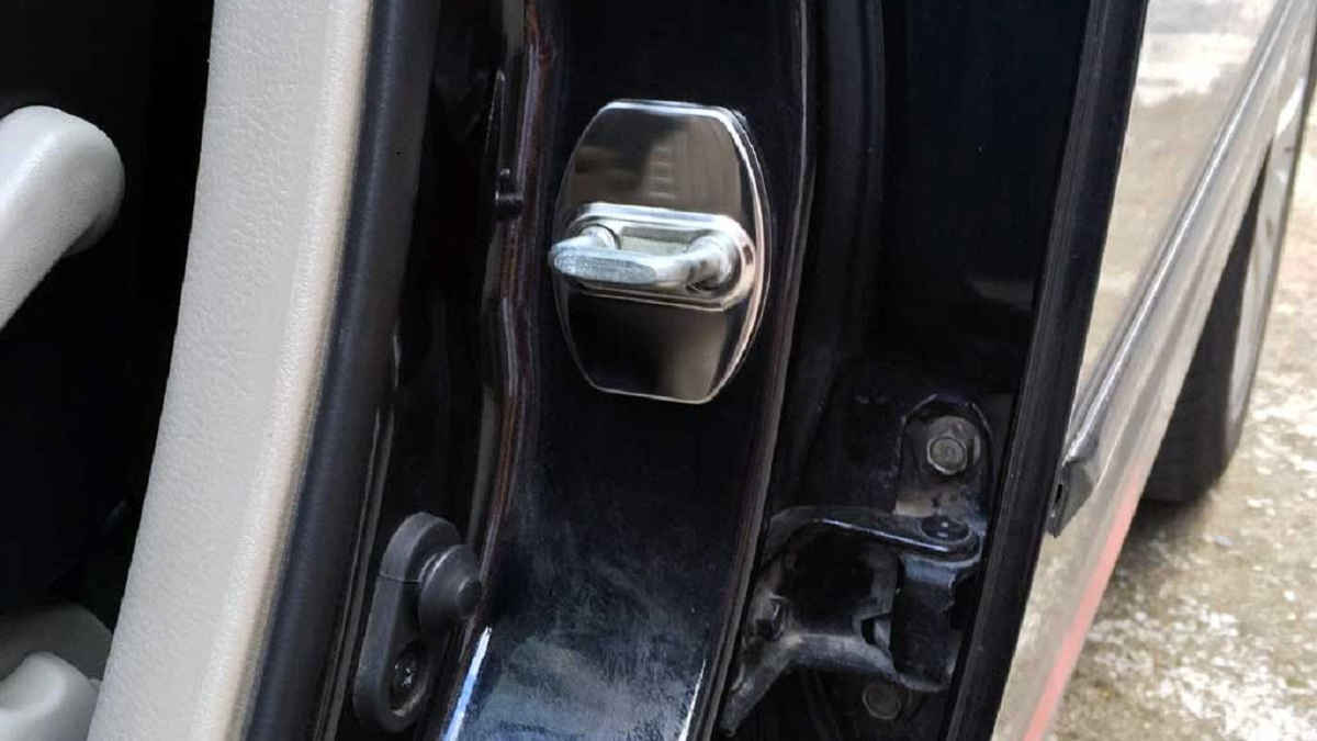 Cara Mengatasi Karat di Engsel Pintu Mobil