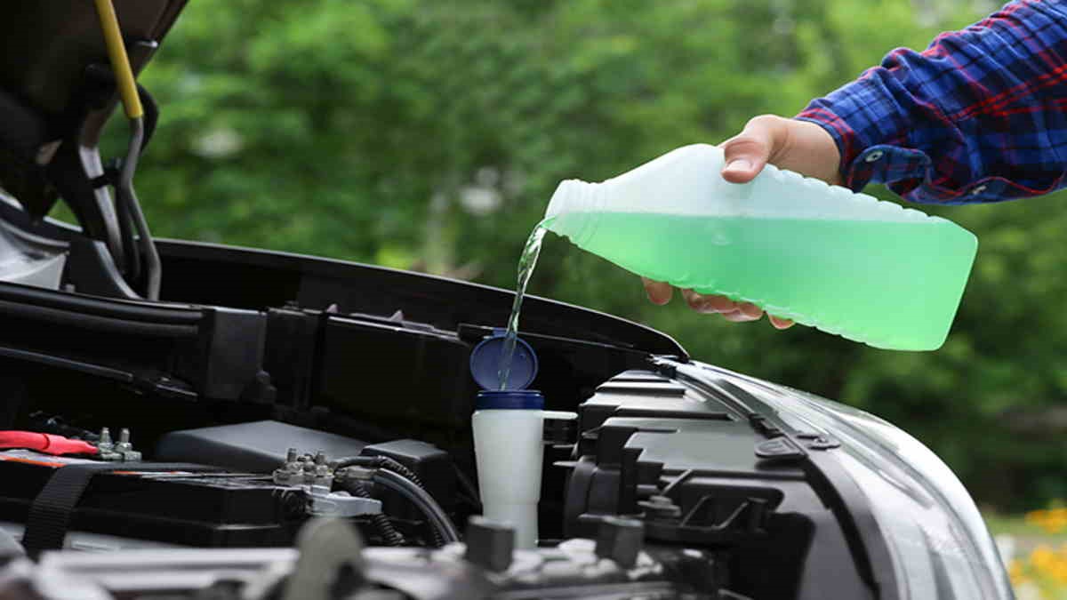 Cara Mengisi Air Radiator Mobil yang Benar