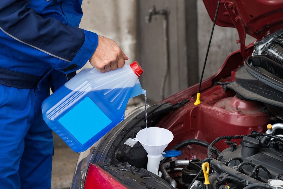 Cara Mengisi Air Radiator Mobil yang Benar