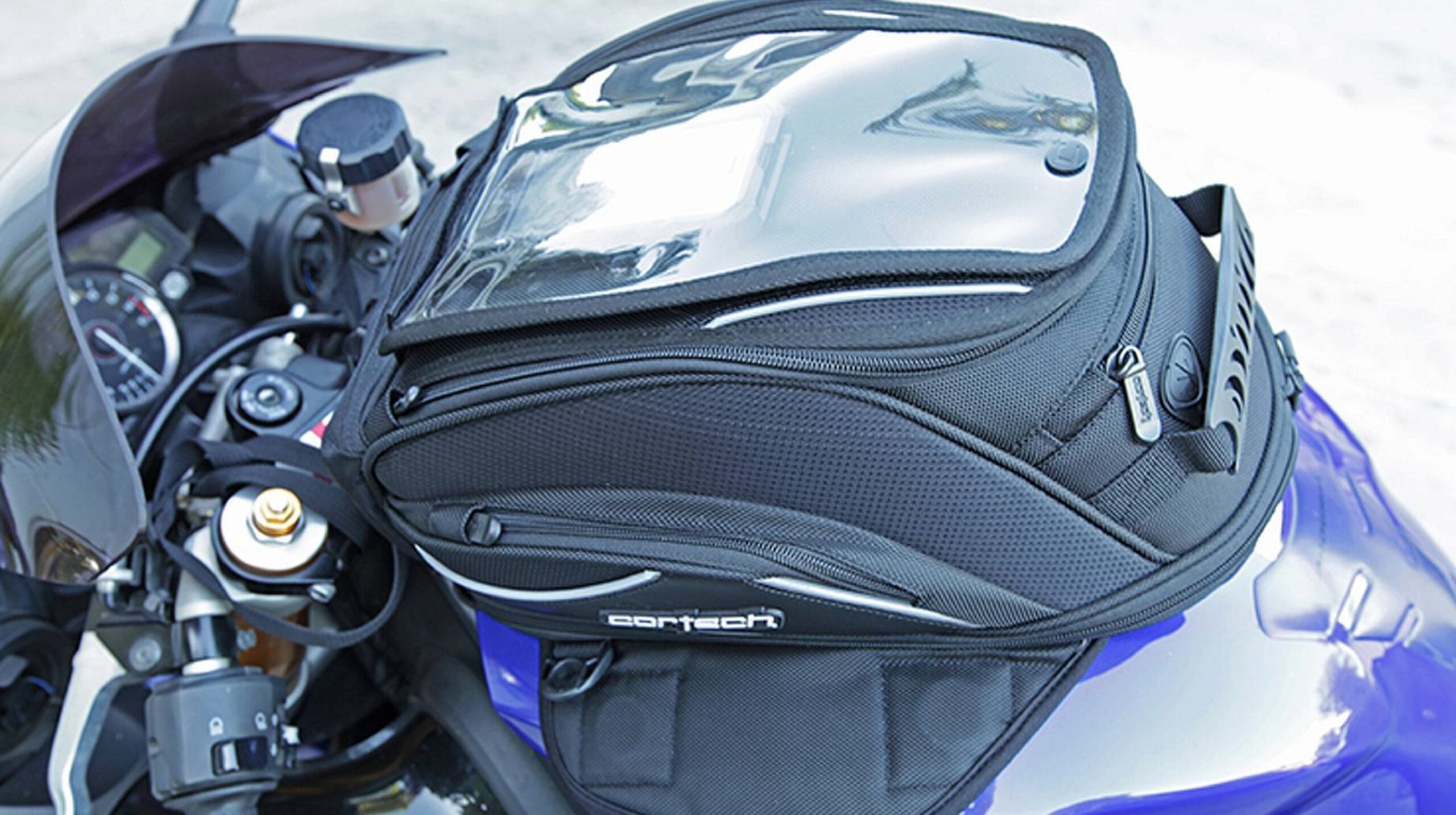 Cara Packing Barang di Bagasi Motor
