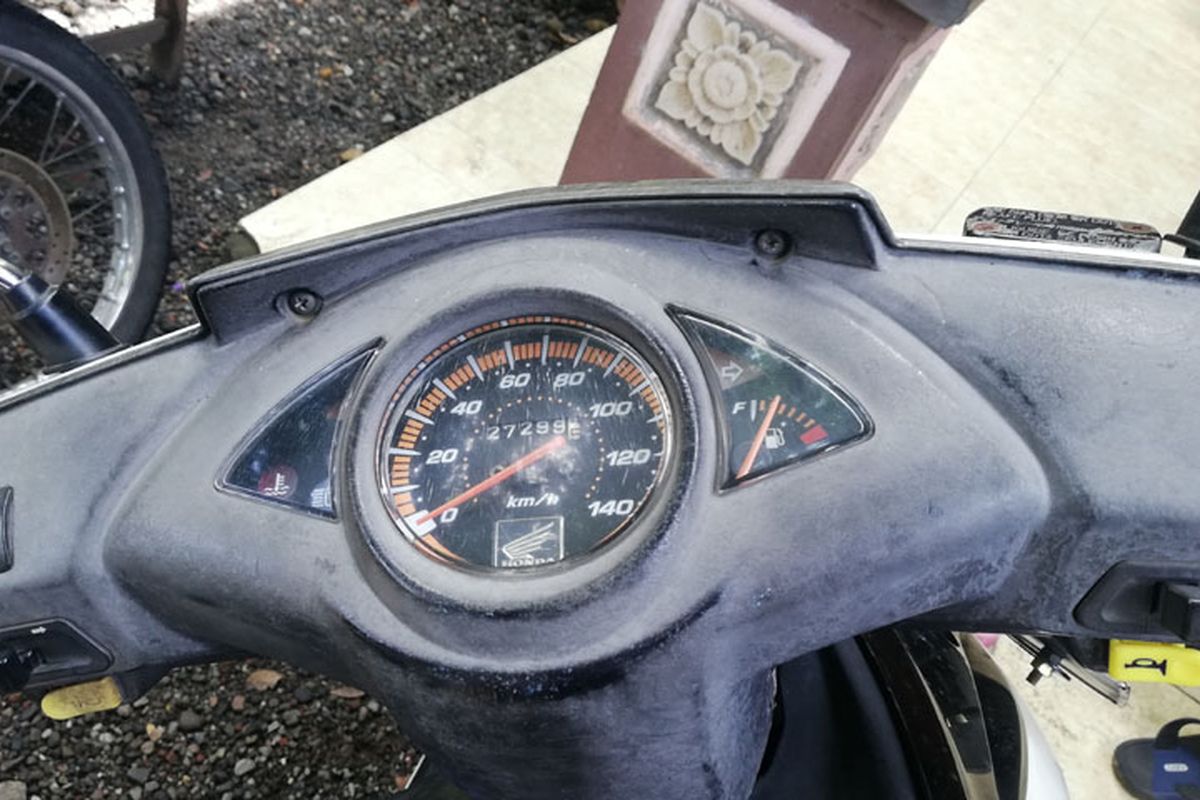 Penyebab Retakan Pada Kaca Speedometer