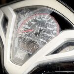 Penyebab Retakan Pada Kaca Speedometer