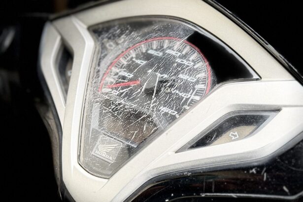 Penyebab Retakan Pada Kaca Speedometer